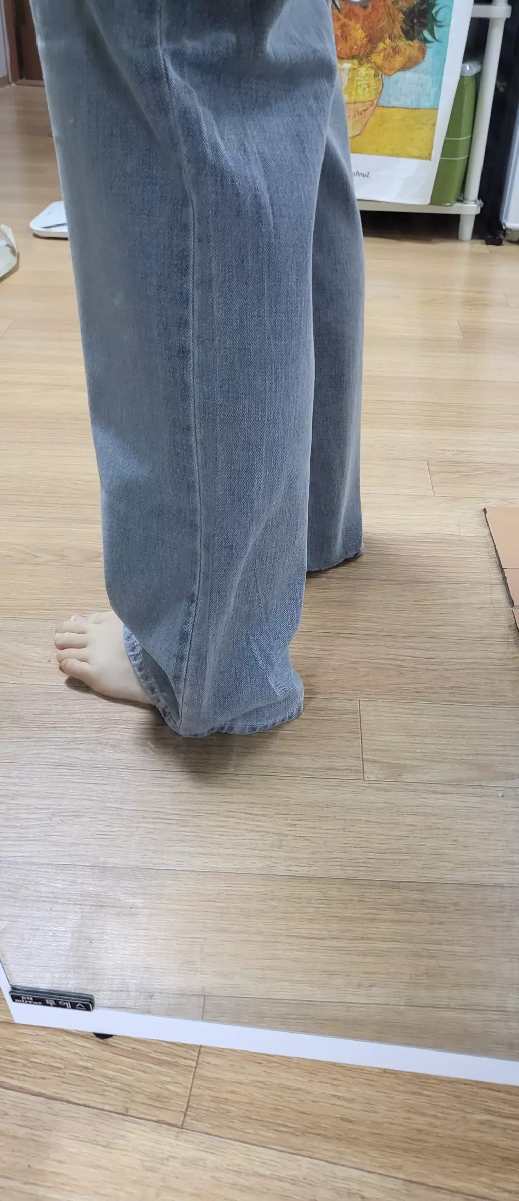 155에 50~52 왔다갔다하고 허리는 25정도 되고 바지는 평소 즐겨입지 않아서 사이즈는 