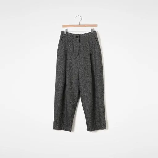 매년 찾게 되는 헤링본 이지 턱 테이퍼트 팬츠