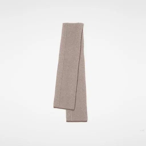 코트 위에 한 줄의 품격을 더하는 100% cashmere heritage pattern muffler