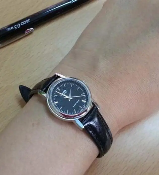 클래식하고 어디든 문안한 디자인이네요~
