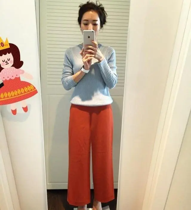 만다린 색상 보시라고 올려요~ 저는 44반인데 허리가 가는 편이라 바지가 흘러 내리기 