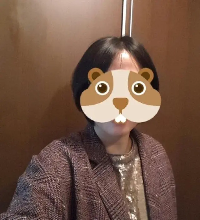 독특한 분위기를 주는 옷
