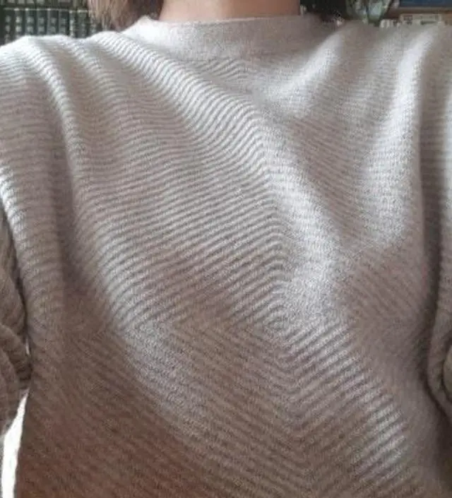 가볍고 부드러운 니트
