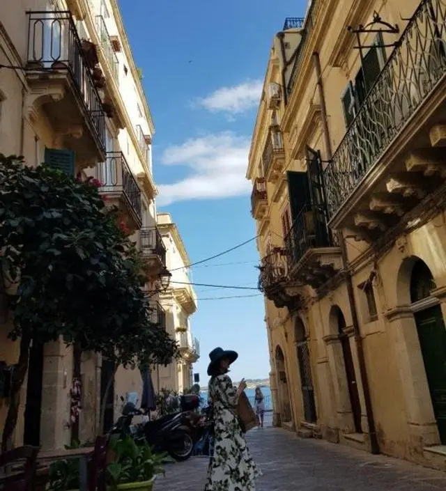 해외여행시 드레시하게 차려입어야 할때
