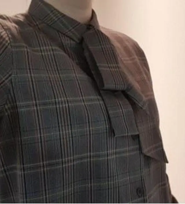 가을 느낌 체크 블라우스
