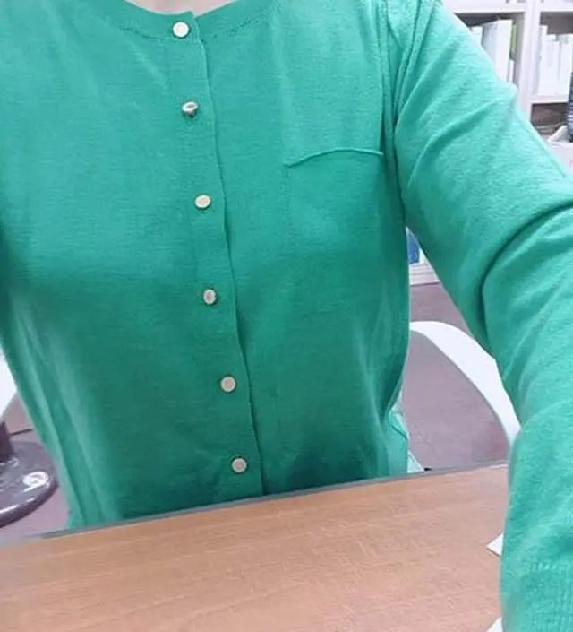 쨍한 복고느낌인데,
