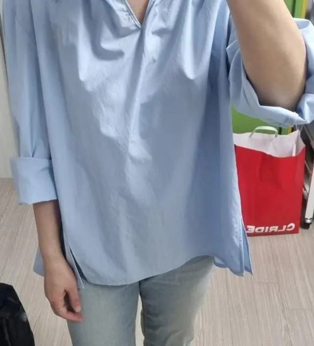 화사한 블라우스
