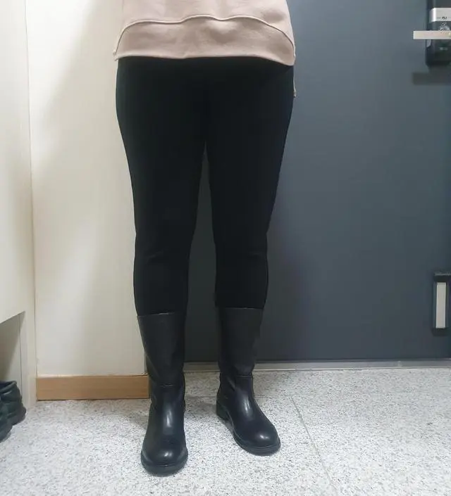 부츠에 함께 입으면 상의는 어떤 것이든 잘 어울리고 전체적으로 편하게 예뻐서 저의 교