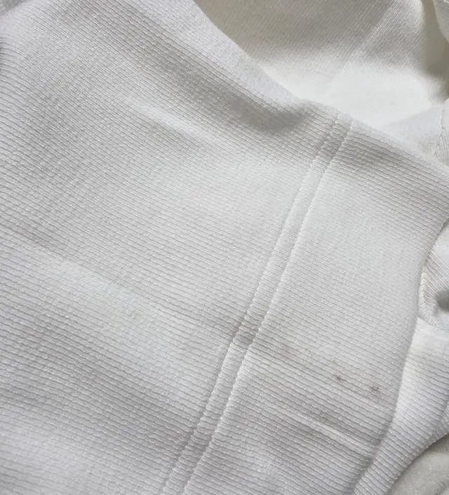 하나받아보고 더살까하고 생각하고 포장풀었는데 오염이 있네요. 아쉽습니다ㅠㅠ