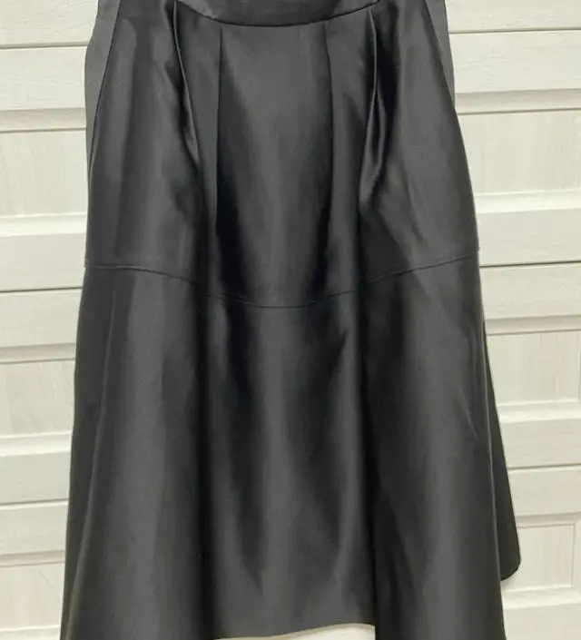 치마 너무 오래 기다렸어요. 기다린만큼 좋은 상품이길 기대했는데 좋네요. 
