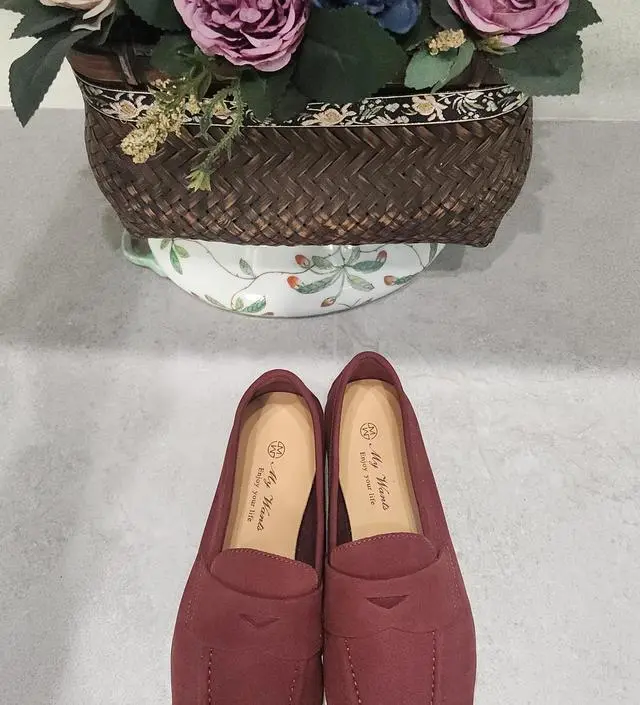 팥죽색이 한 톤 다운된 느낌의 칼라라서
