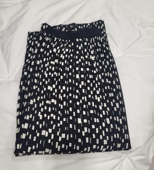 모델분과 체형 비슷해서 모델분께서 라지입으셨길래 라지 구매했는데 좀 크레요 ㅠ
