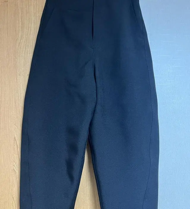 이 바지 5갸 구입해서 교복처럼 입고 있습니다. 
