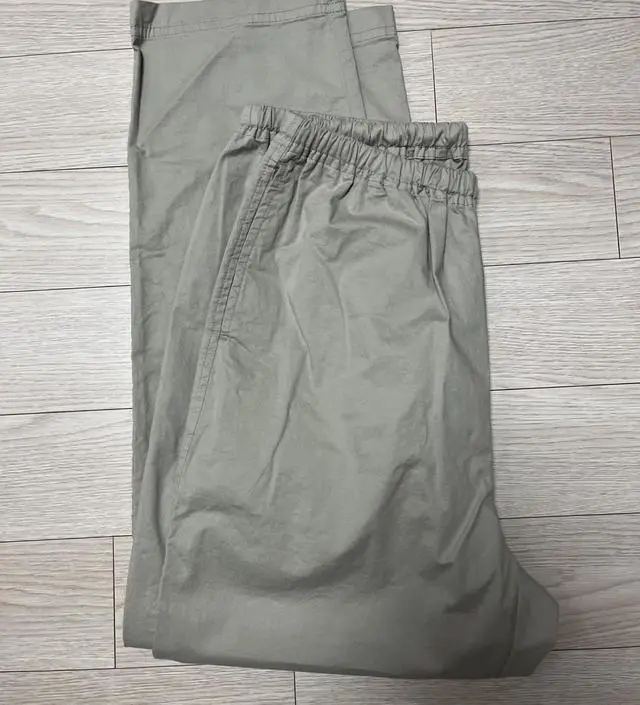 사각사각 가볍고 사이즈도 딱 좋아요.편안해보이면서도 꾸안꾸 느낌이라 손이 자주 갈 