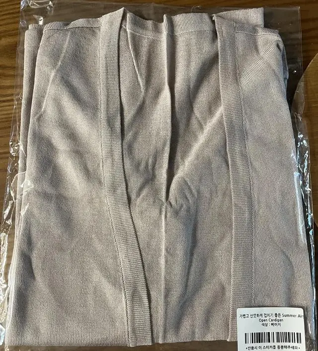 지금부터 시원하게 잘 입겠어요.색도 여름에 딱 어울리는 가벼운 베이지예요. 배송도 빠