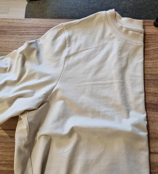 여름내 체형에 상관 없이 시원 하게 잘 입을 것 같아요.