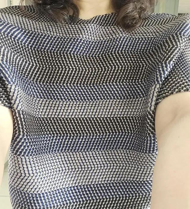 솔직히 좀 많이 생각하고 구매한 옷입니다~
