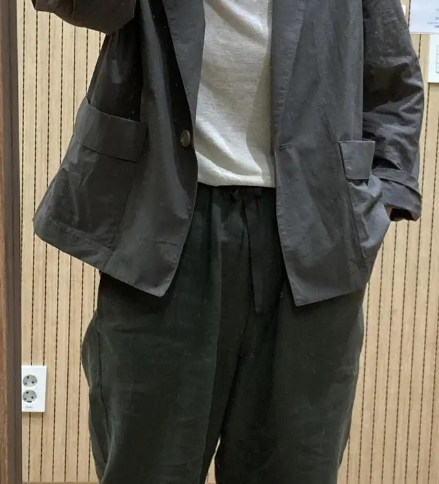 55/66 걸처입는데 약간 여유있어요. 
