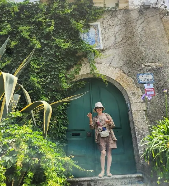 여행 가방을 클래시컬리로 채워 떠났습니다. 처음엔 빈티지 스카프 패치가 ‘너무 영하