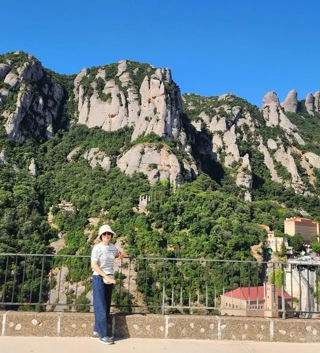 요즘 매일 입습니다. 교복처럼 손이 가는 아이예요. 시원하고 부드럽습니다. 키 164cm 