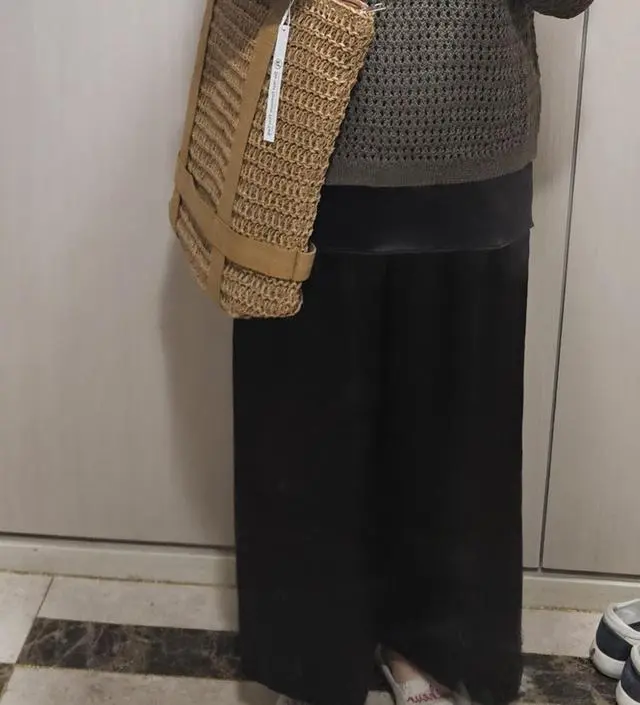 어깨에 매는 가방 잘 안사는데 끈이 면이라 미끄러지지 않아요 여행 갈때 모자 따로 들