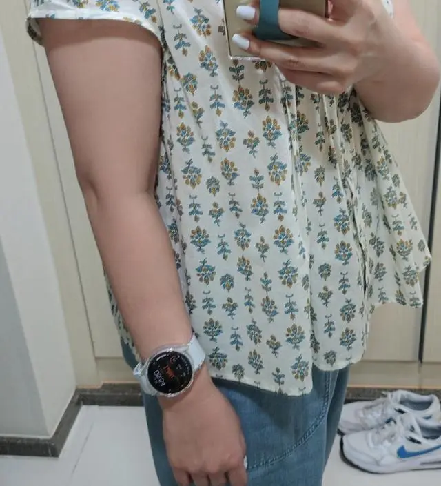 얇고 가벼워서 입은 것 같지 않아요
