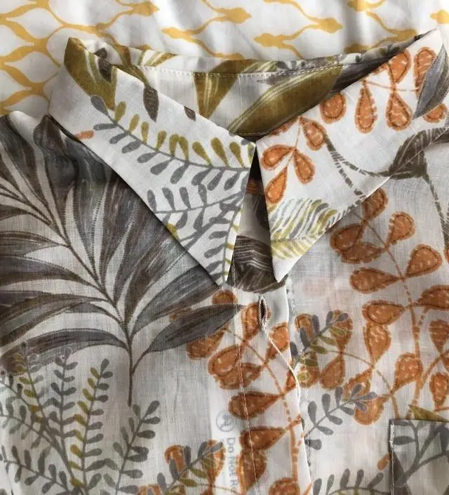 색상 패턴 소재 디자인까지 전부 취향이라 보자마자 사랑에 빠졌네요. 상의는 오버핏 셔