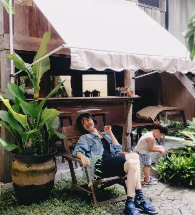 즐겨신는 양말입니다 원단이 좋말 좋고요 기장감도 살짝 헐렁하게 신기 좋아요 양말 구