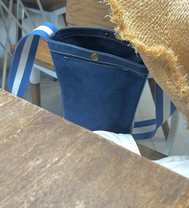 강추입니다! 진짜 잘 만들었어요. 같이 나온 토트 버전이 더 이쁜데 이 친구는 툭 걸쳐