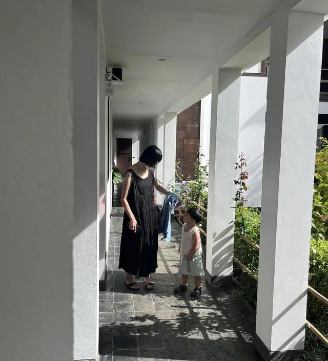 평소에도 자주 입지만 여행 갈 땐 특히 필수품이예요! 훅 뒤집어 쓰고 조식 먹으러도 가