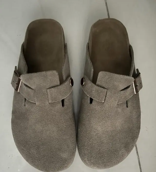 실물이 훨씬 예뻐요. 색도 조금 더 짙은편이고 착화감 뭐죠? 진짜 편해요. 오히려 버켄