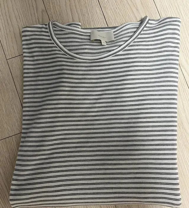 부들부들하면서 적당히 쫀쫀, 퀄리티 진짜 좋아요.이너로 어디든 잘 입어지겠어요. 색상