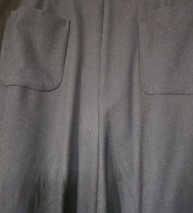 트윈드자켓에  이바지입고  중요한 모임에 입고 갔네요   바지핏이 이쁘고 천도 고급스