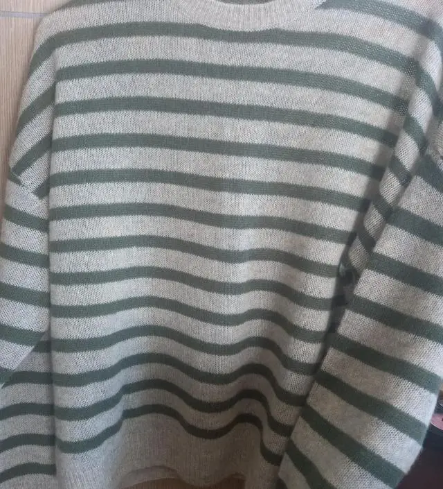 오트그레이와 올리브 색의 조합이 멋져요
