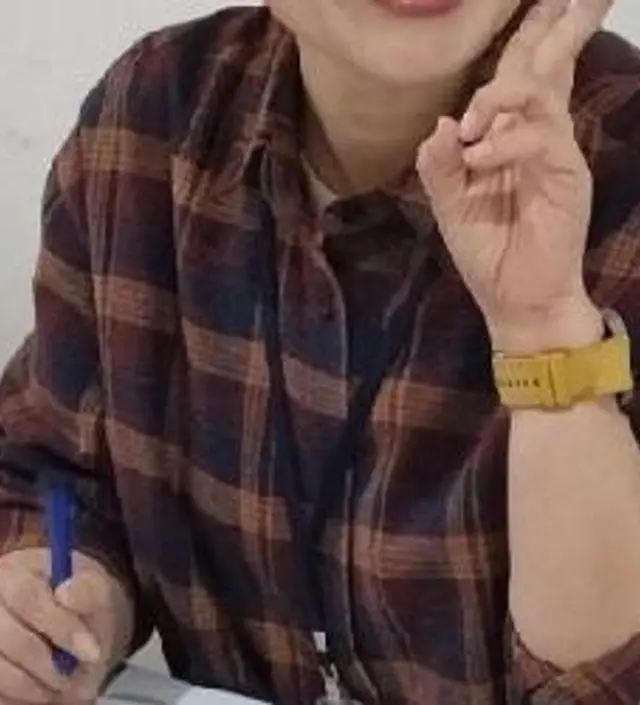 피부에닿는감촉좋구요 바람부는가을날 입기 적당히포근하니 좋습니다 요즘 체크옷중에 