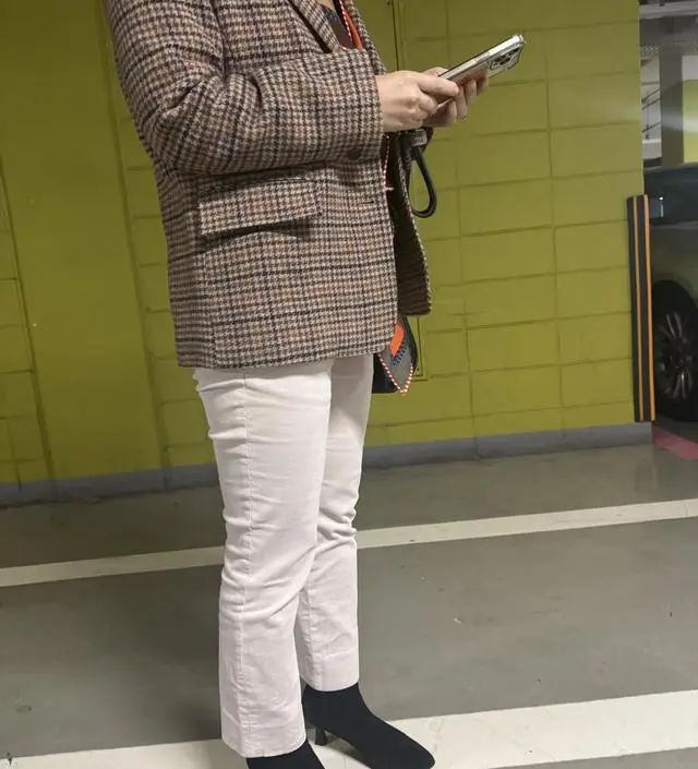 생각보다 체크가 커서 으읭 했는데, 그냥 입기로 했습니다. 키가 아담한 정 55 사이즈인