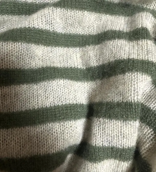 무척 가벼운데 따뜻하고 톡톡하며 폭닥한 캐시의 부드러움이 입을 때마다 기분좋게 합니