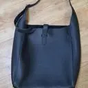한 끗 다른 우아함을 담아 Italian Vegetable-Tanned Calfskin Bag