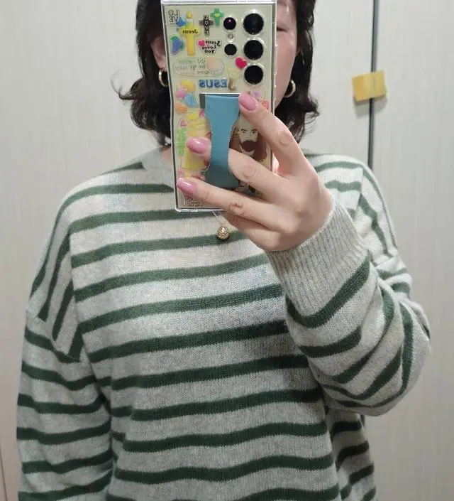 스트라이프 니트를 찾던 차에 눈에 띄어 바로 구매했어요
