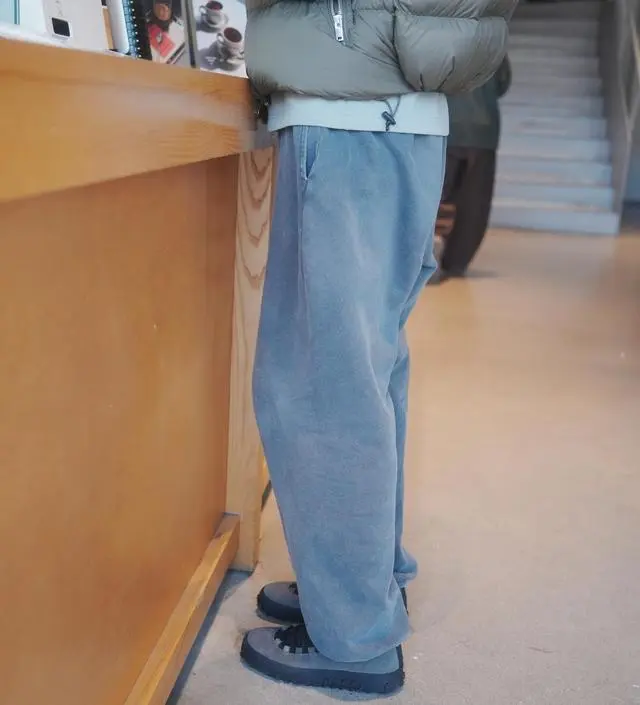 정말 마음에 드는 슈즈입니다. 은은하게 어떤 룩에나 멋스럽게 연출됩니다. 정사이즈 구