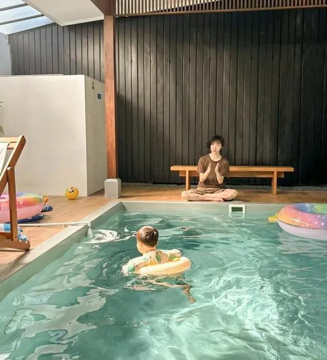 이중 거즈 코튼이라는데 감촉이 정말 좋아요. 보송보송하면서도 답답하지 않아서 저, 남