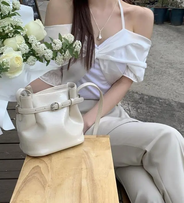 ◆ELBATEGEV◆Mallory Mini Bucket Bag Pale Stone 韓国発 Mallory Mini Bucket Bag Pale Stone 멜로리 미니 버킷백 페일