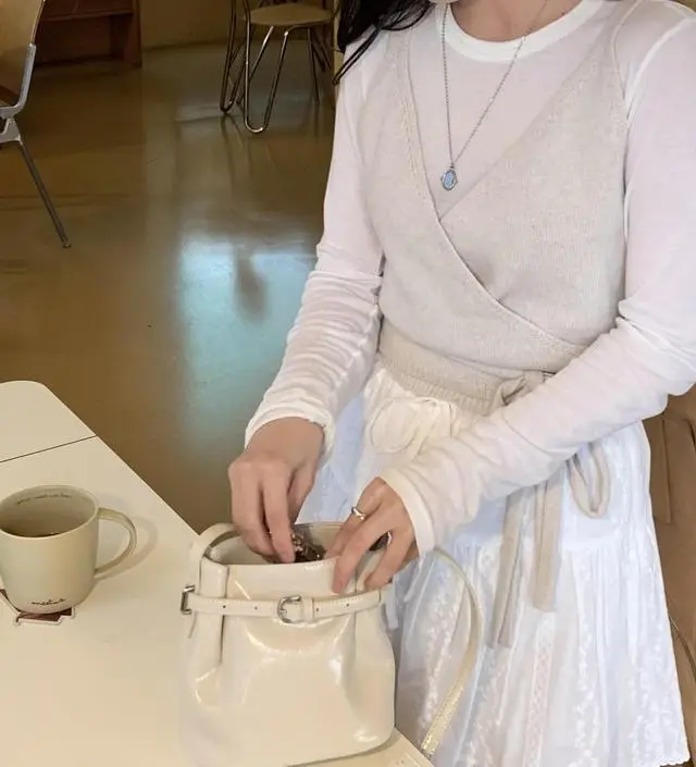 ◆ELBATEGEV◆Mallory Mini Bucket Bag Pale Stone 韓国発 Mallory Mini Bucket Bag Pale Stone 멜로리 미니 버킷백 페일