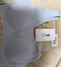 무봉제라 거슬림없고 가벼워서인지 아이가 좋아해서 재구매했어요. 브라캡은 살짝 돌출