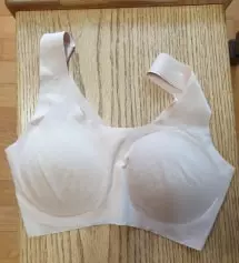 초6딸을 위해 샀네요. 흰색을 좋아하지만 베이지도 섞어주니 잘 입고 다닙니다~편해서 