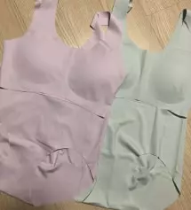 키148센티 39키로 아이 잘 맞아요. 색상이 너무 이뻐서 사춘기 시작된 아이 마음에도 쏘