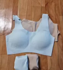 초6올라가는 딸내미 키156 몸무게49  딱 사이즈 
