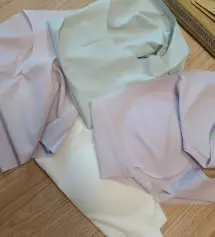 키146.54킬 뚱뚱여아 라지 잘맞아요. 
