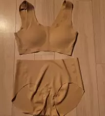 딸아이가 안입은듯 편안하다고 더사달래서
