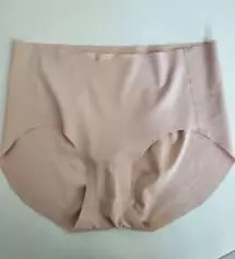 135센치 38키로 10살 통통한 체격 여아 편하다며 잘 입어요 ㅎㅎ 사길 잘 한거 같아요~